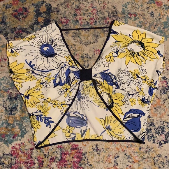 Floral backless crop top! Super cute! - Picture 5 of 6